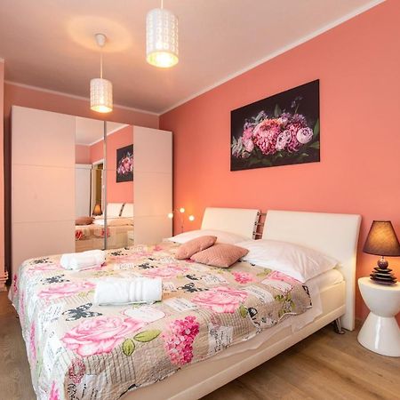 Appartamento Apartman Ruza Krk Town Esterno foto