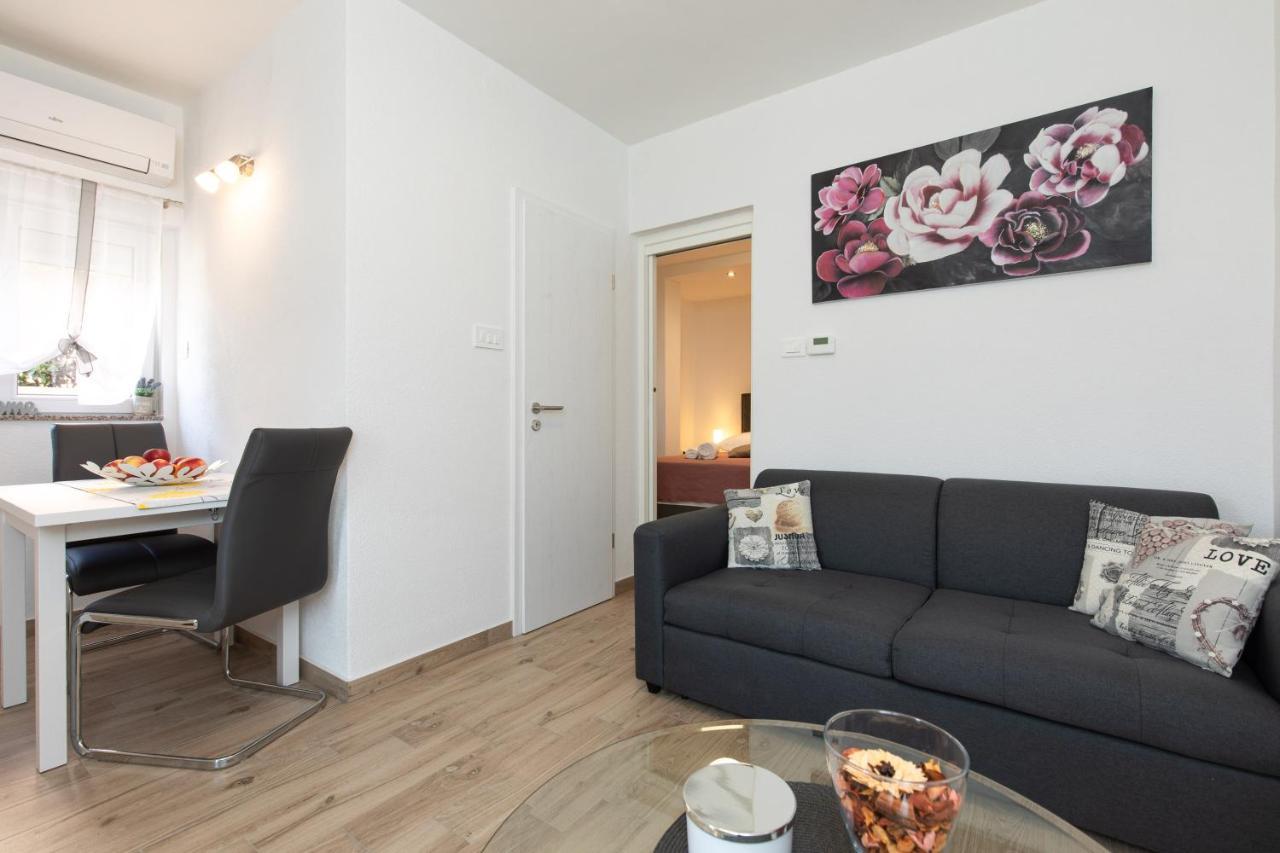 Appartamento Apartman Ruza Krk Town Esterno foto