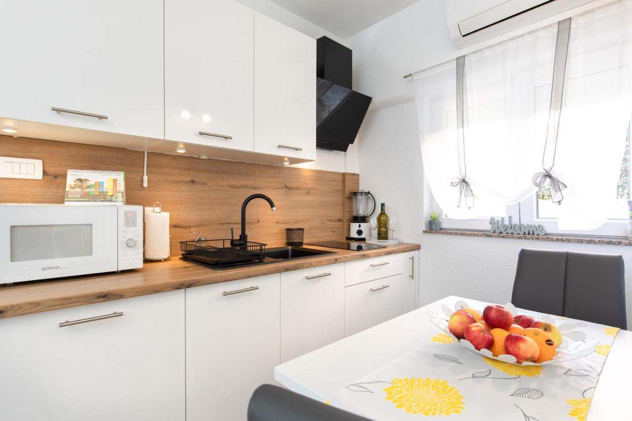 Appartamento Apartman Ruza Krk Town Esterno foto