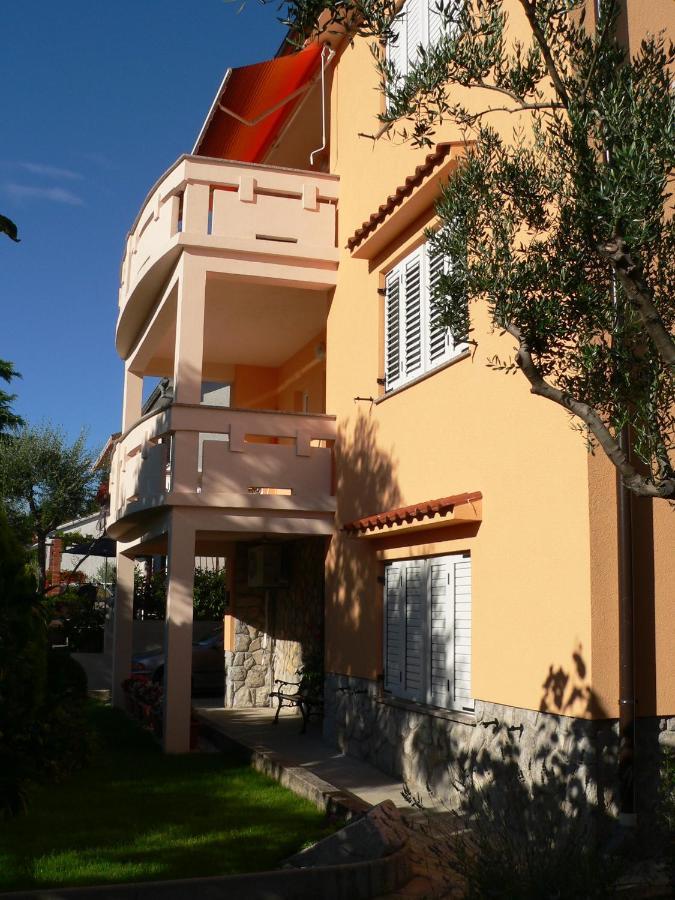 Appartamento Apartman Ruza Krk Town Esterno foto