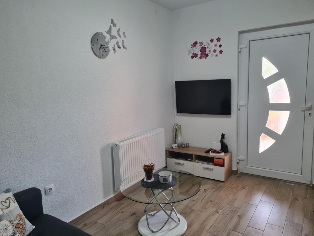 Appartamento Apartman Ruza Krk Town Esterno foto