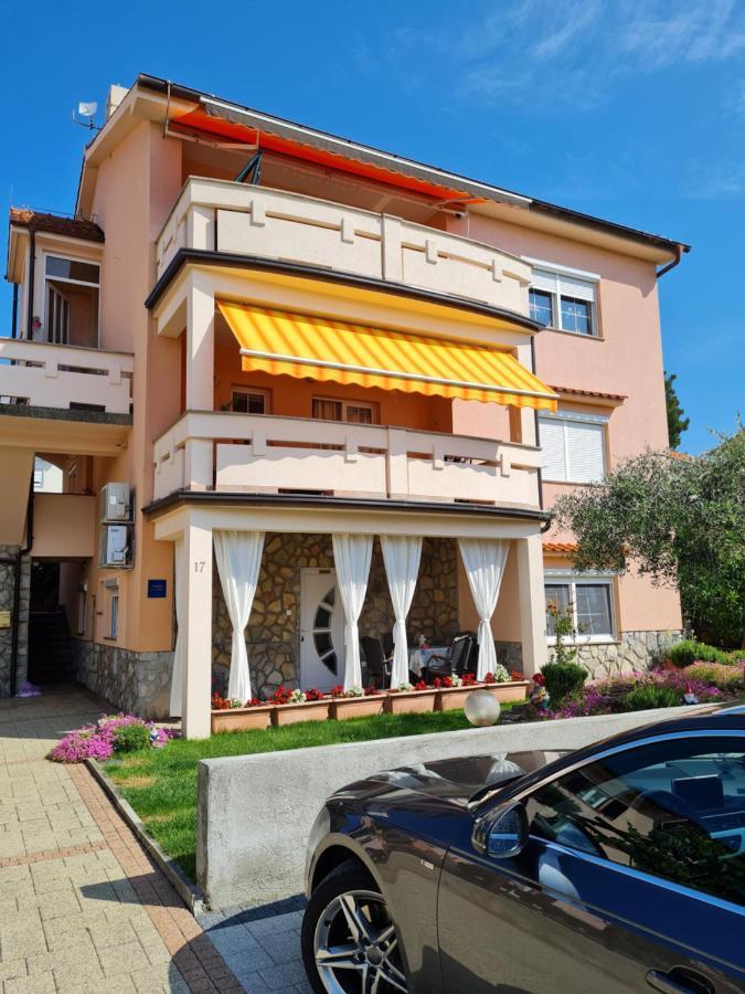 Appartamento Apartman Ruza Krk Town Esterno foto