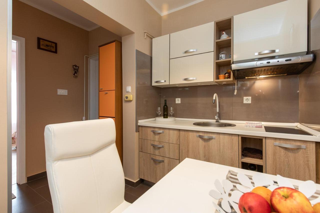 Appartamento Apartman Ruza Krk Town Esterno foto