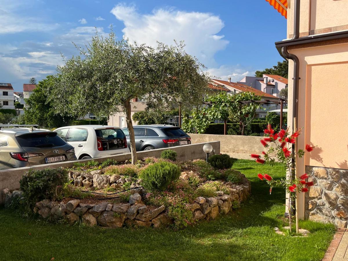 Appartamento Apartman Ruza Krk Town Esterno foto