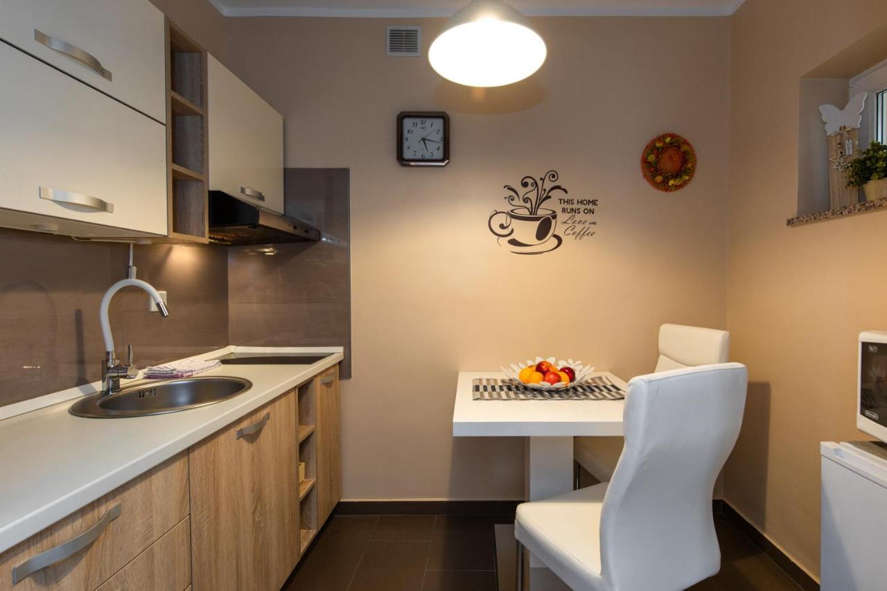 Appartamento Apartman Ruza Krk Town Esterno foto